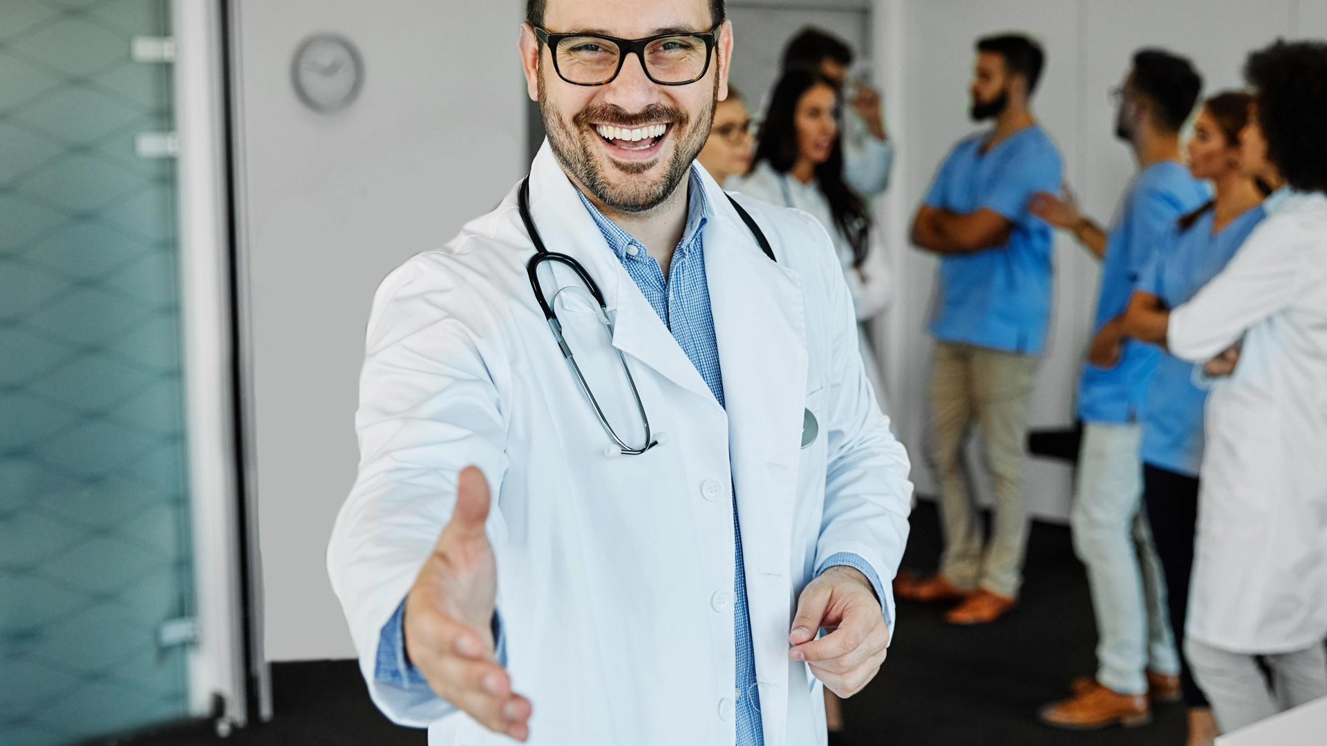 Cómo posicionarte como médico general con una web profesional