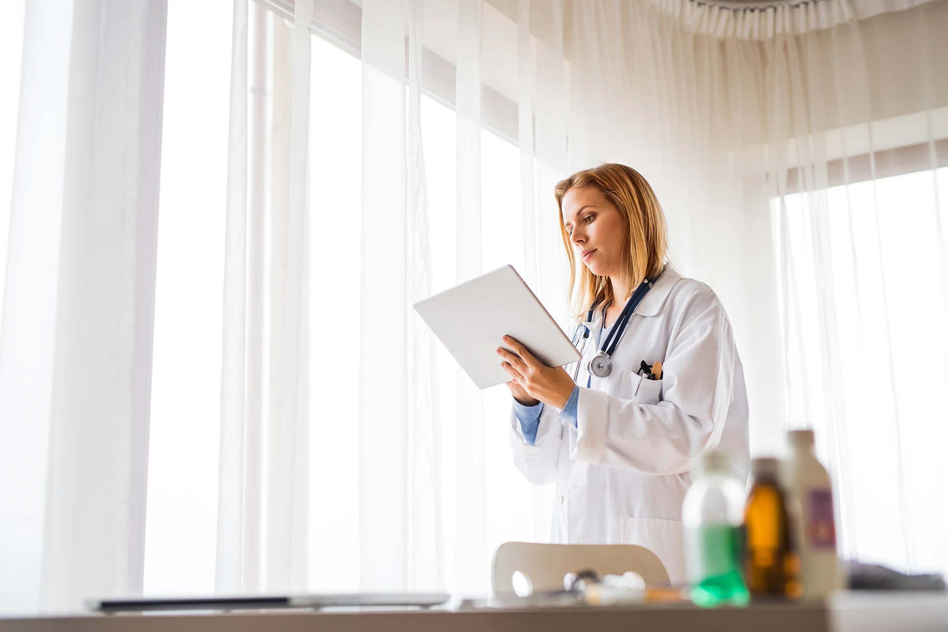 Diseño web para doctores con enfoque profesional y moderno